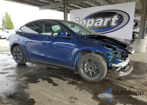 2024 Tesla Model Y z USA, uszkodzony, nr VIN 7SAYGDED2RF119770